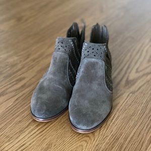 ✨SALE✨ Vince Camuto low heel booties